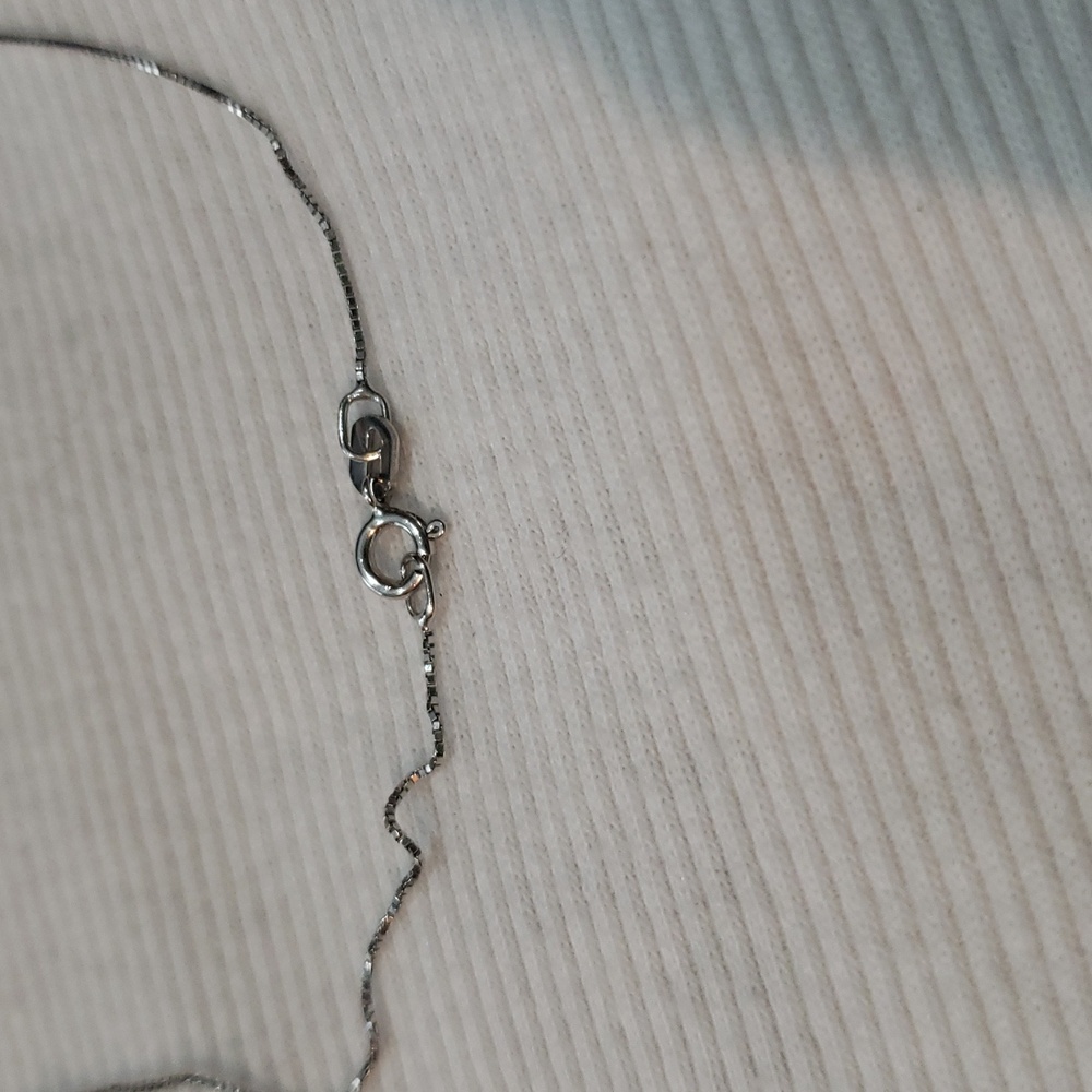 SIRENA JEANS DIAMOND TWIST PENDANT NECKLACE. - Picture 4 of 4